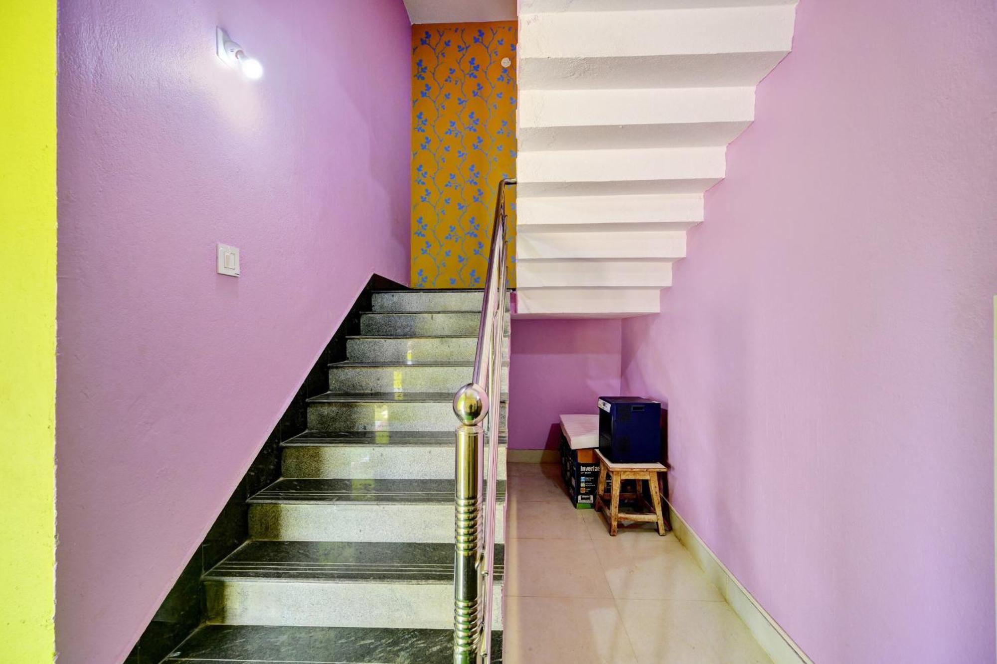 Oyo Flagship 81058 Royal Regalia Ξενοδοχείο Μπουμπάνεσβαρ Εξωτερικό φωτογραφία