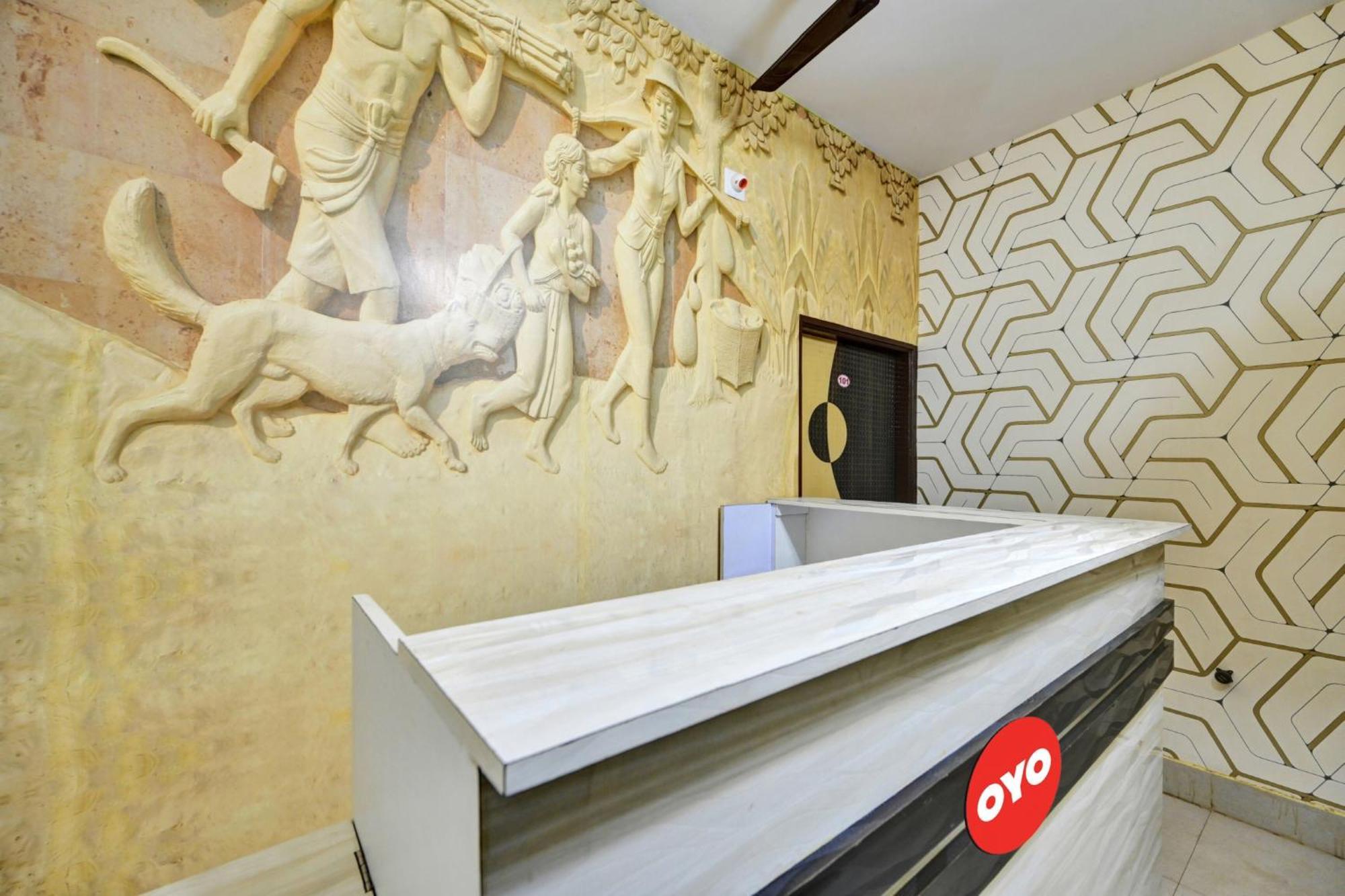 Oyo Flagship 81058 Royal Regalia Ξενοδοχείο Μπουμπάνεσβαρ Εξωτερικό φωτογραφία